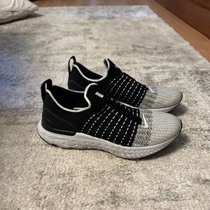 Nike React Phantom Flyknit - Size 8